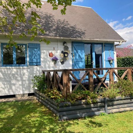 Gite Chalet Bleu Soleil Saint-Benoit-d'Hebertot Bagian luar foto
