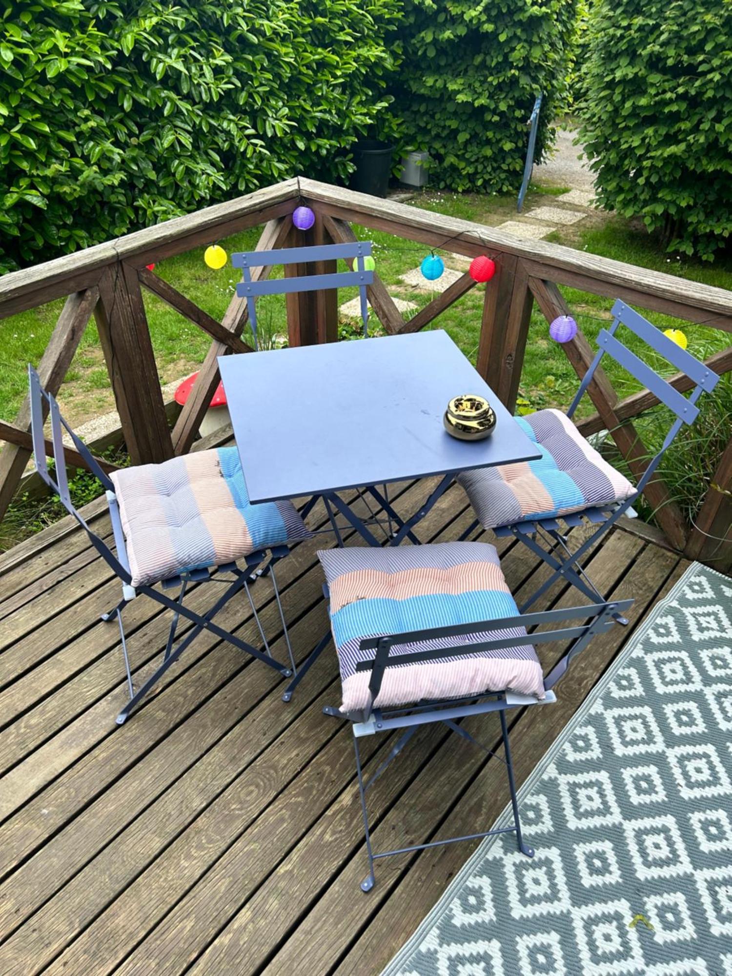 Gite Chalet Bleu Soleil Saint-Benoit-d'Hebertot Bagian luar foto